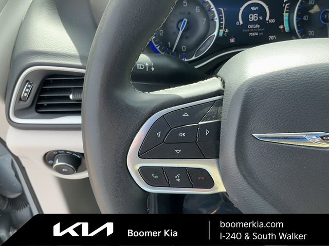 Used 2023 Chrysler Pacifica Touring-L image 20