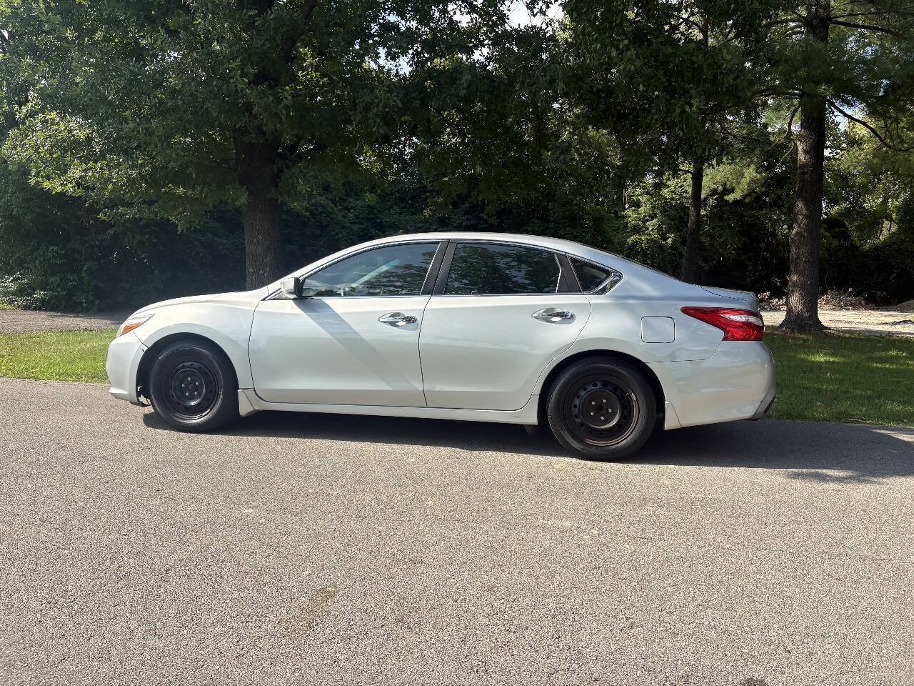 Used 2017 Nissan Altima 2.5 S w/ Power Driver Seat Package FWD image 15