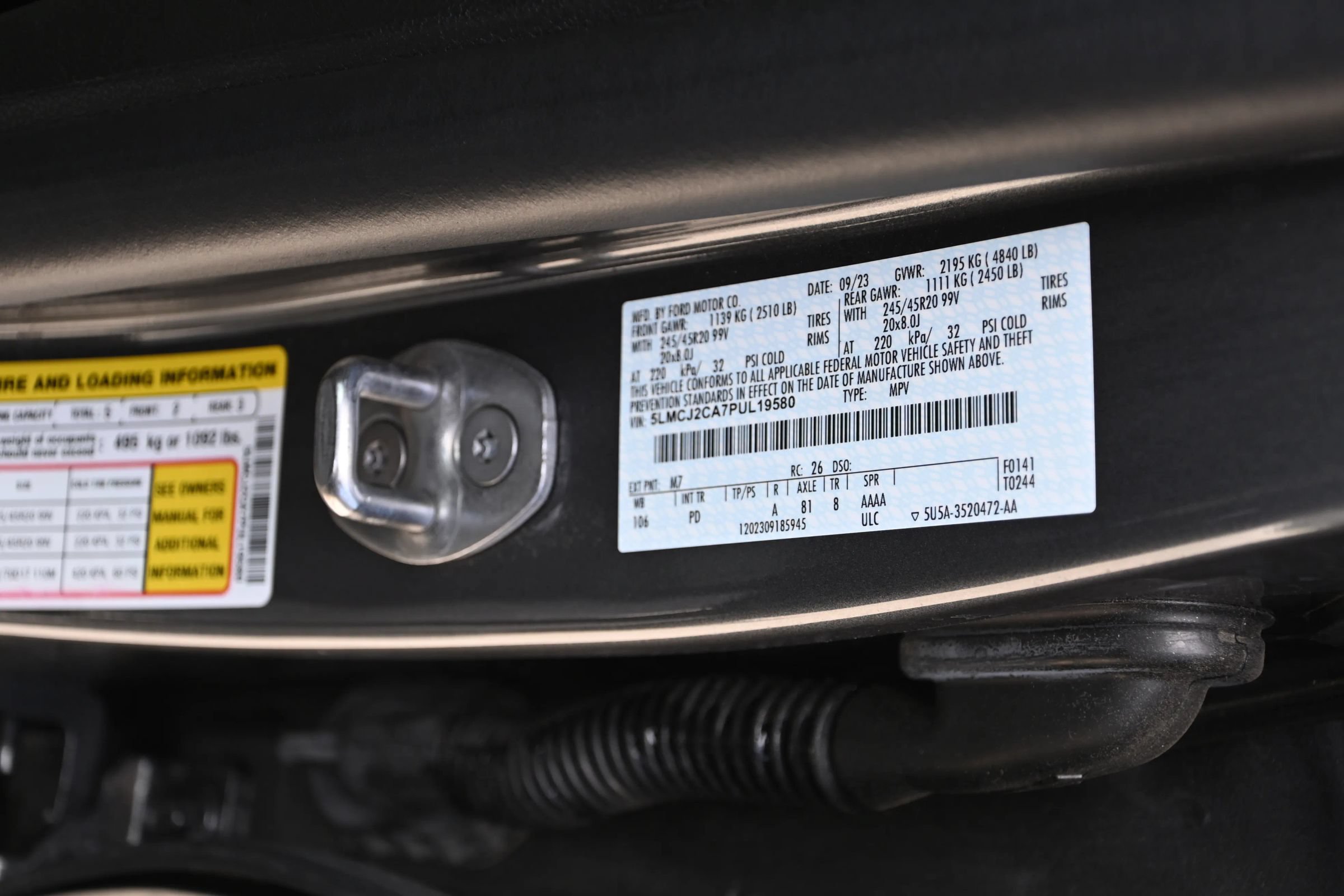 Used 2023 Lincoln Corsair Reserve w/ Equipment Group 201A FWD image 22