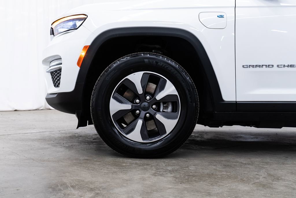 Used 2023 Jeep Grand Cherokee 4WD 4xe image 7