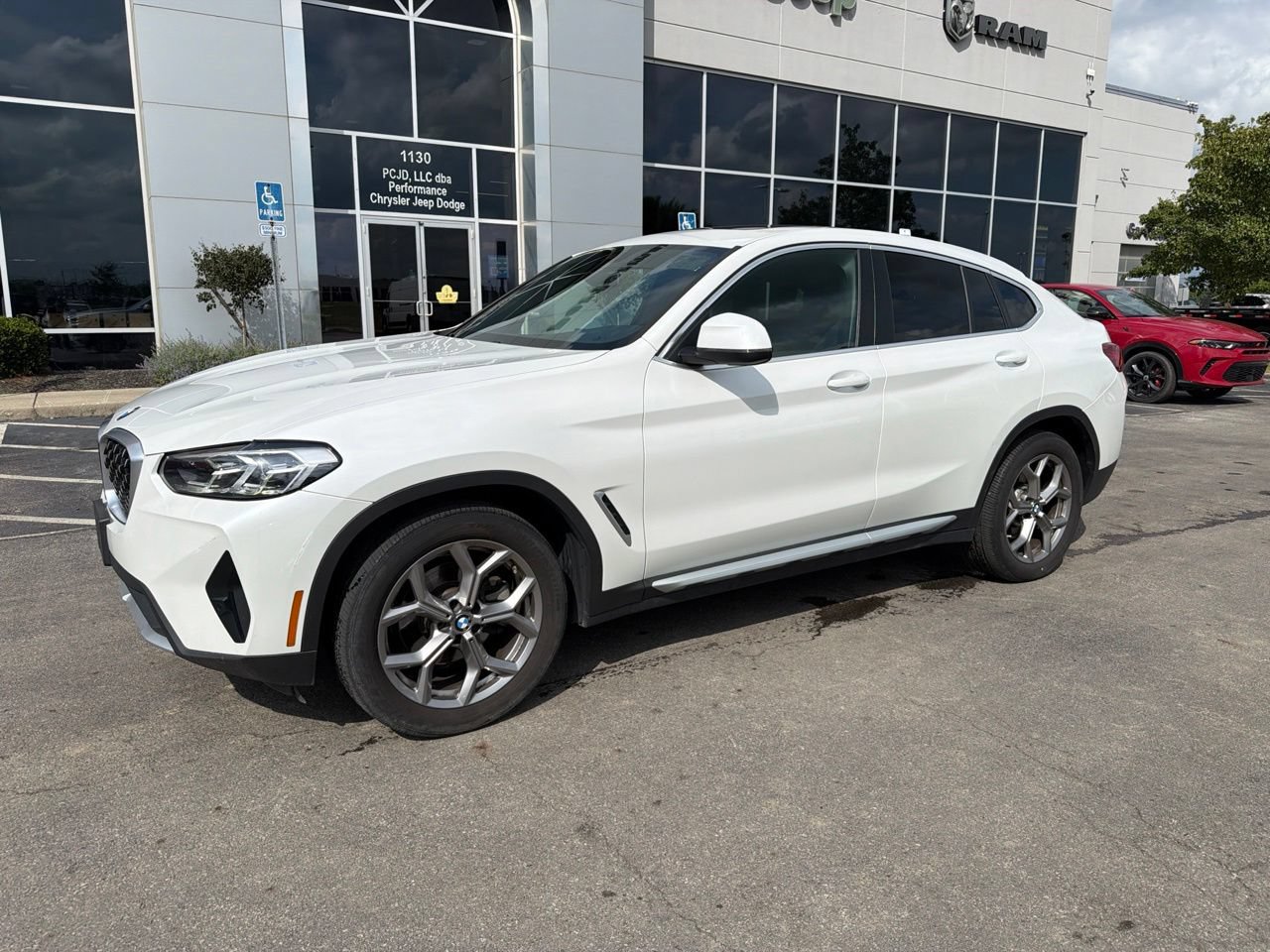 Used 2022 BMW X4 xDrive30i AWD/4WD image 4