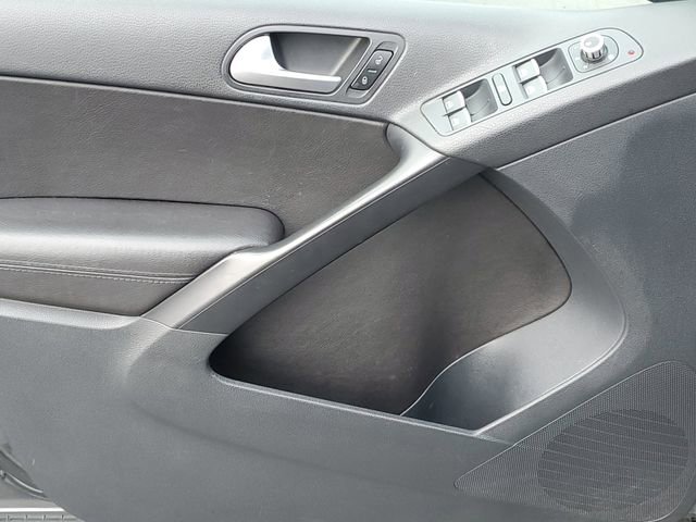 Used 2013 Volkswagen Tiguan SE image 14