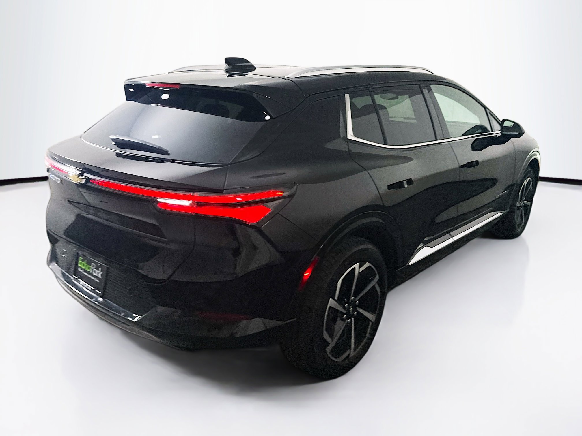 Used 2025 Chevrolet Equinox EV LT w/ Convenience Package image 9