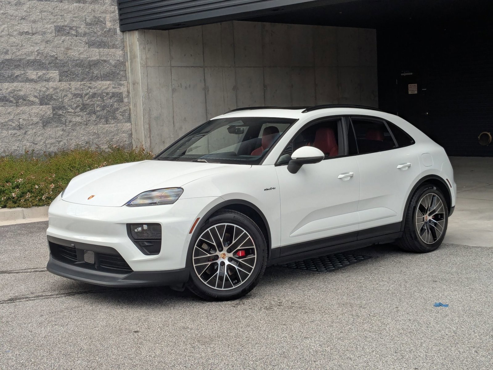 New 2025 Porsche Macan 4S Electric image 1