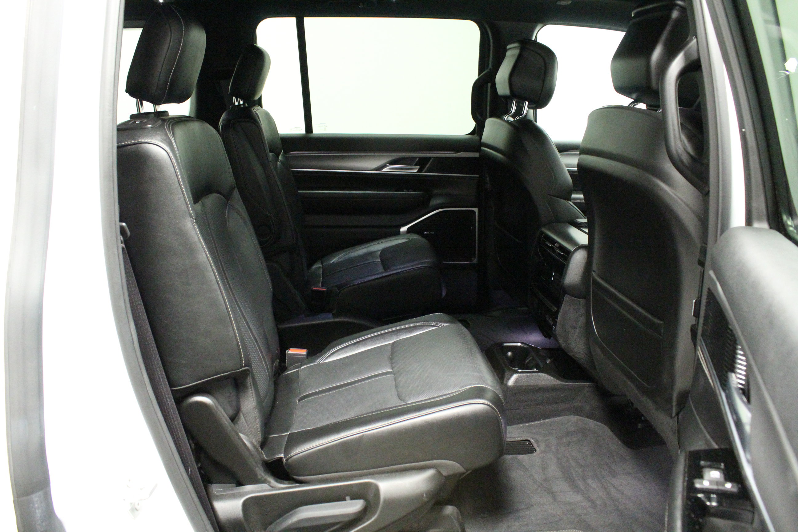 Used 2023 Jeep Wagoneer Series II RWD image 19