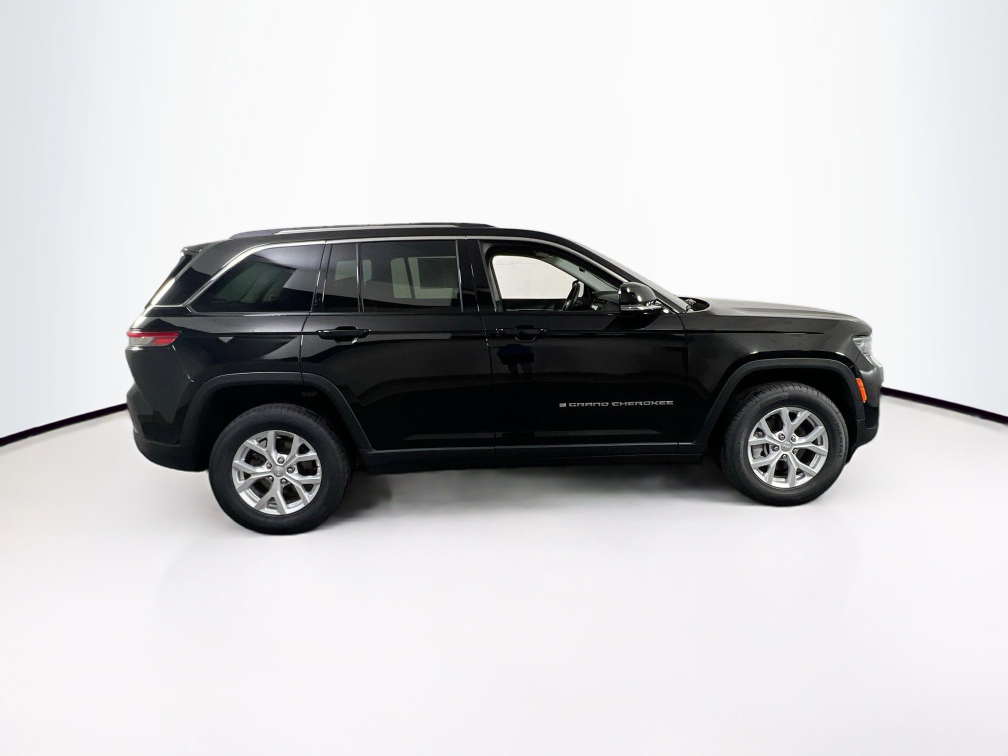 Used 2023 Jeep Grand Cherokee Limited image 4