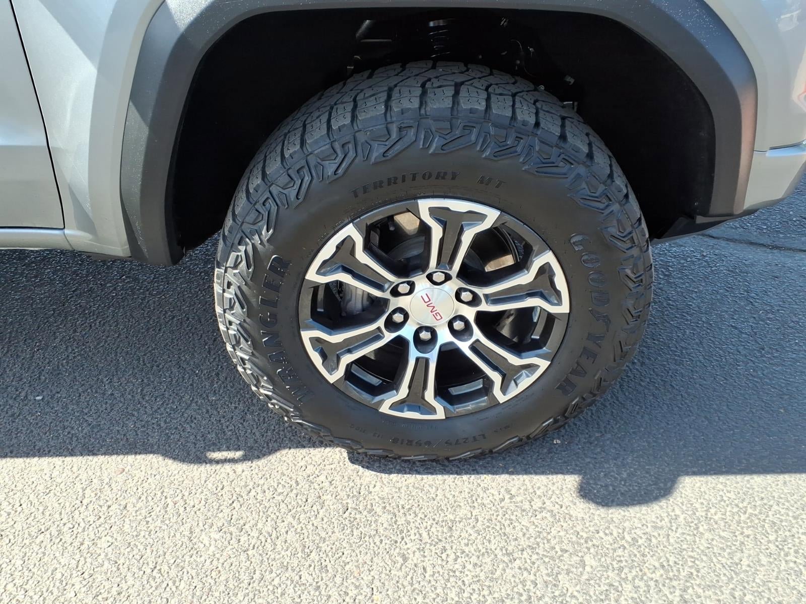 Used 2024 GMC Canyon AT4 w/ AT4 Premium Package AWD/4WD image 9