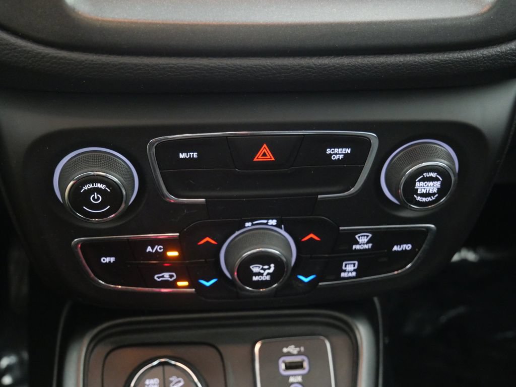 Used 2019 Jeep Compass Trailhawk w/ Leather Interior Group AWD/4WD image 32