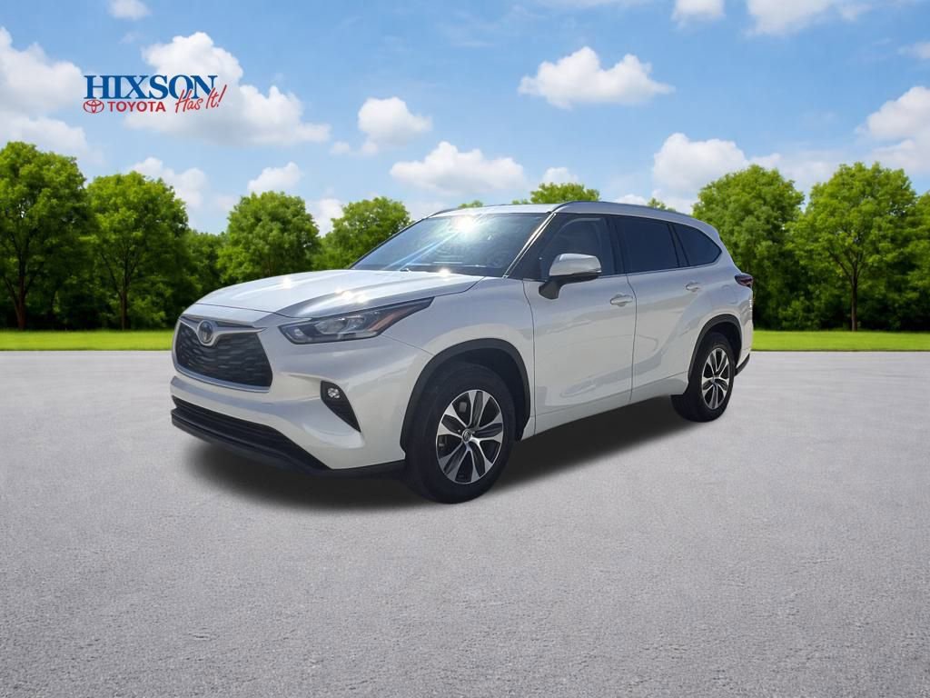 Used 2020 Toyota Highlander XLE image 3