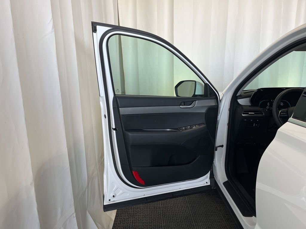 Used 2023 Hyundai Palisade SE w/ Cargo Package image 17