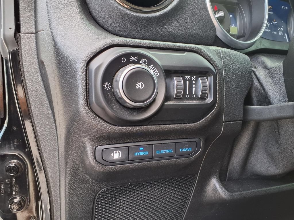 Used 2021 Jeep Wrangler Unlimited Sahara AWD/4WD image 26