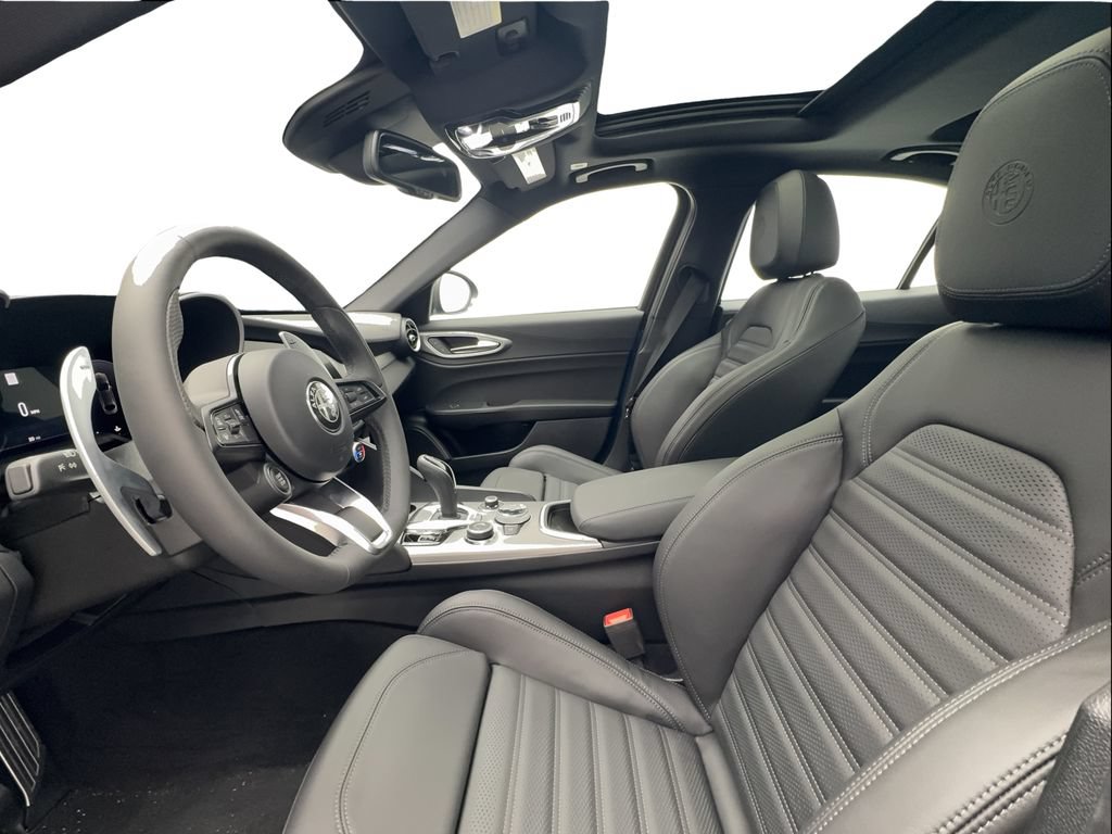 New 2026 Alfa Romeo Giulia w/ Driving Assist Package RWD image 21