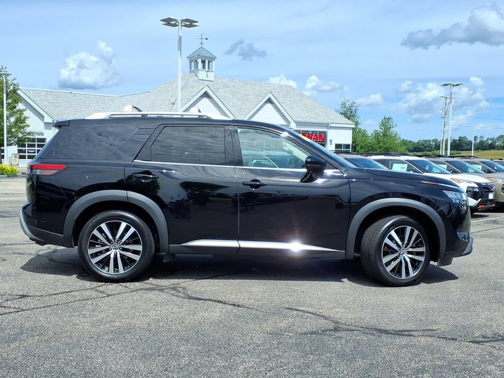 Certified 2023 Nissan Pathfinder Platinum w/ Cargo Package AWD/4WD image 2