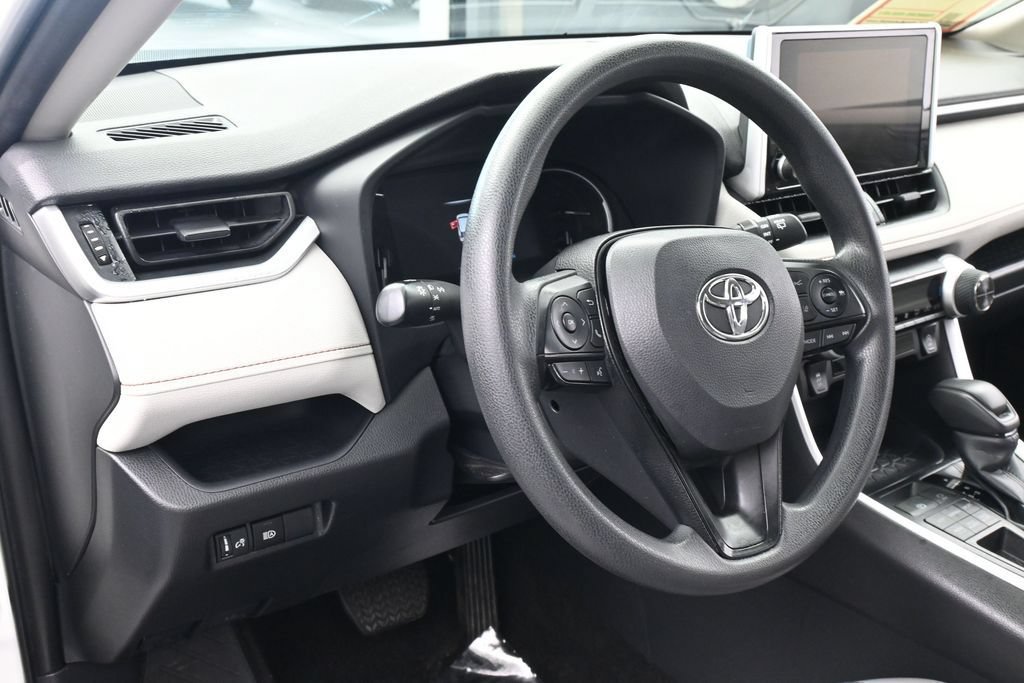 Used 2024 Toyota RAV4 XLE AWD/4WD image 15
