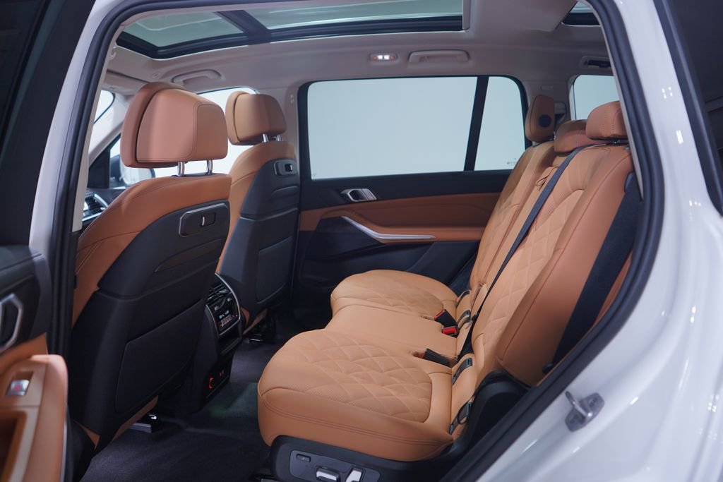 Used 2024 BMW X7 xDrive40i image 9