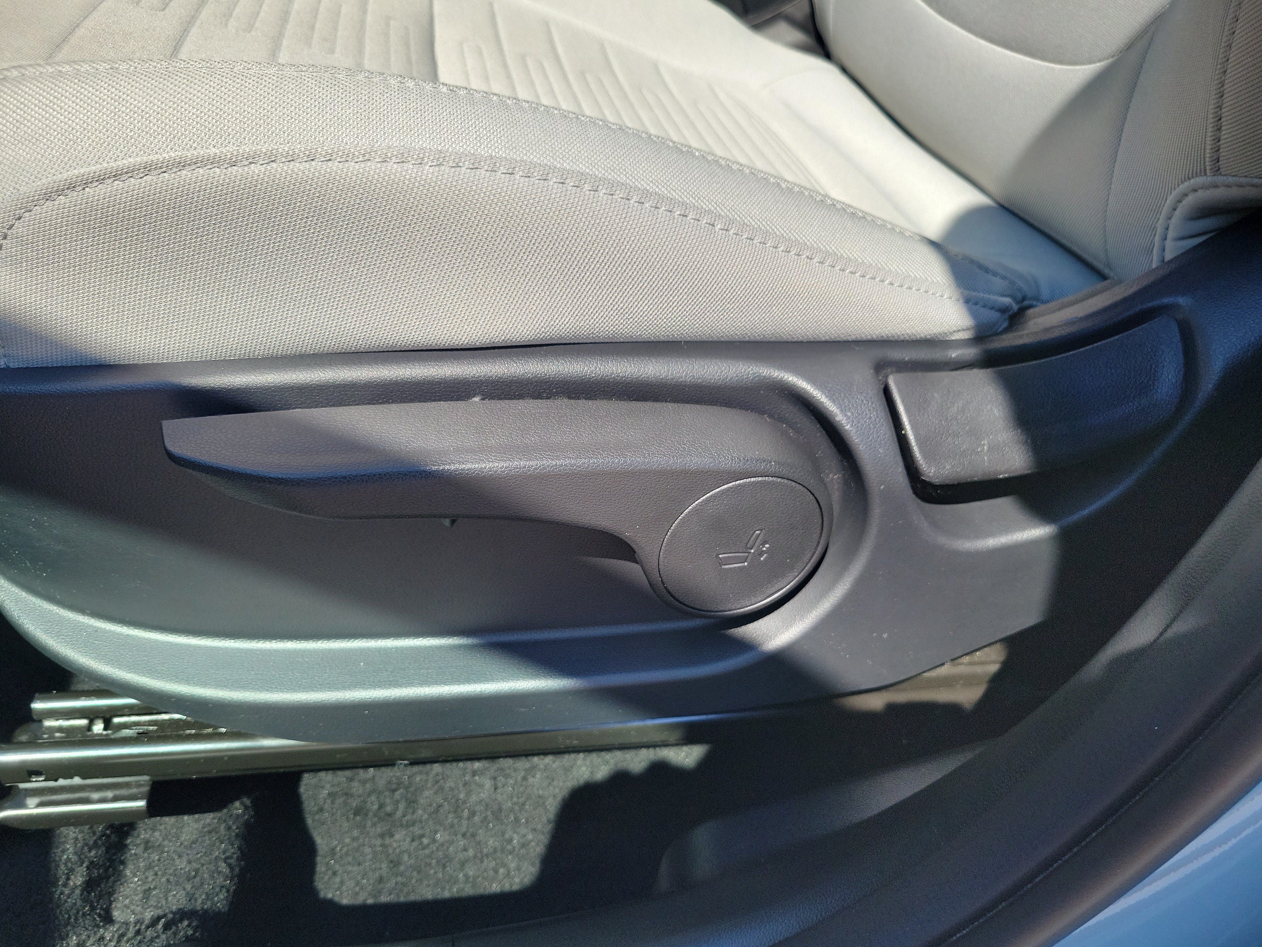 Used 2025 Hyundai Santa Cruz SE AWD/4WD image 16