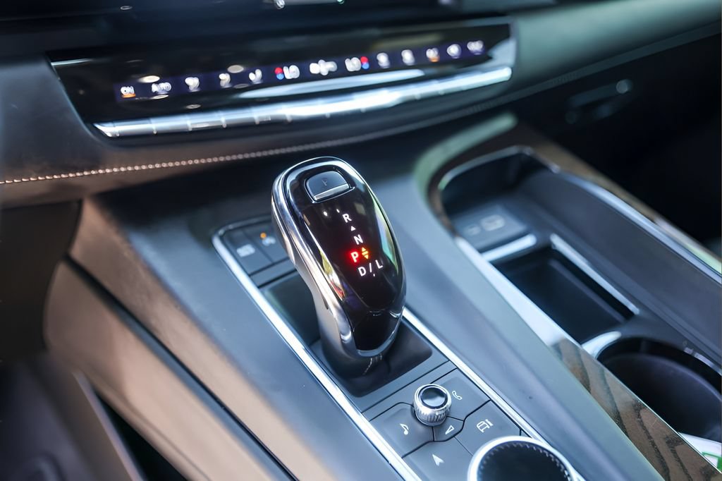 Certified 2023 Cadillac Escalade Premium Luxury Platinum AWD/4WD image 19