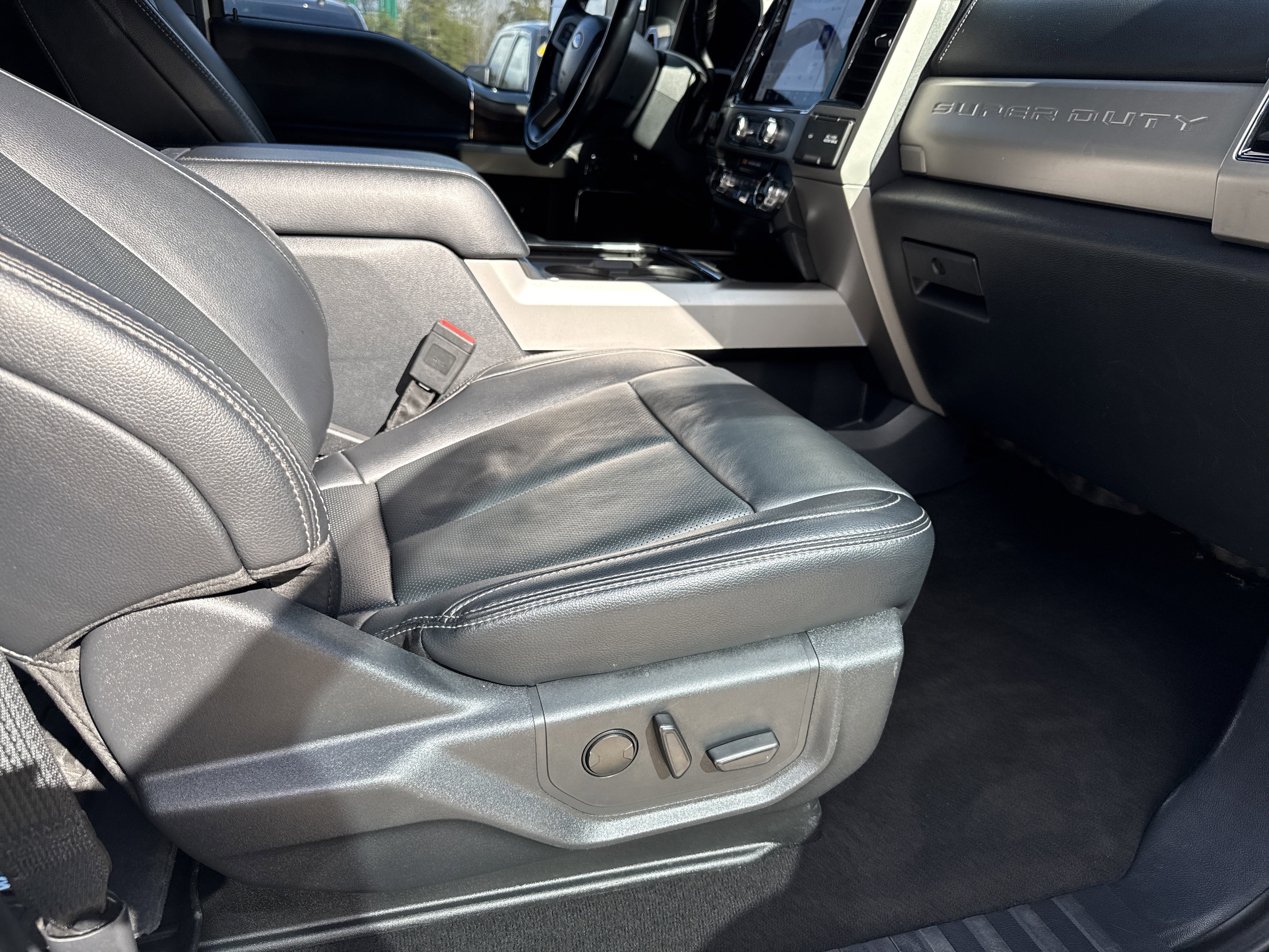 Used 2022 Ford F250 Lariat w/ Lariat Ultimate Package image 13
