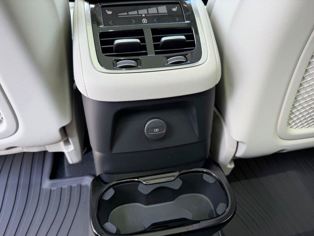 New 2026 Volvo XC90 T8 Ultra w/ Protection Package Premier AWD/4WD image 14