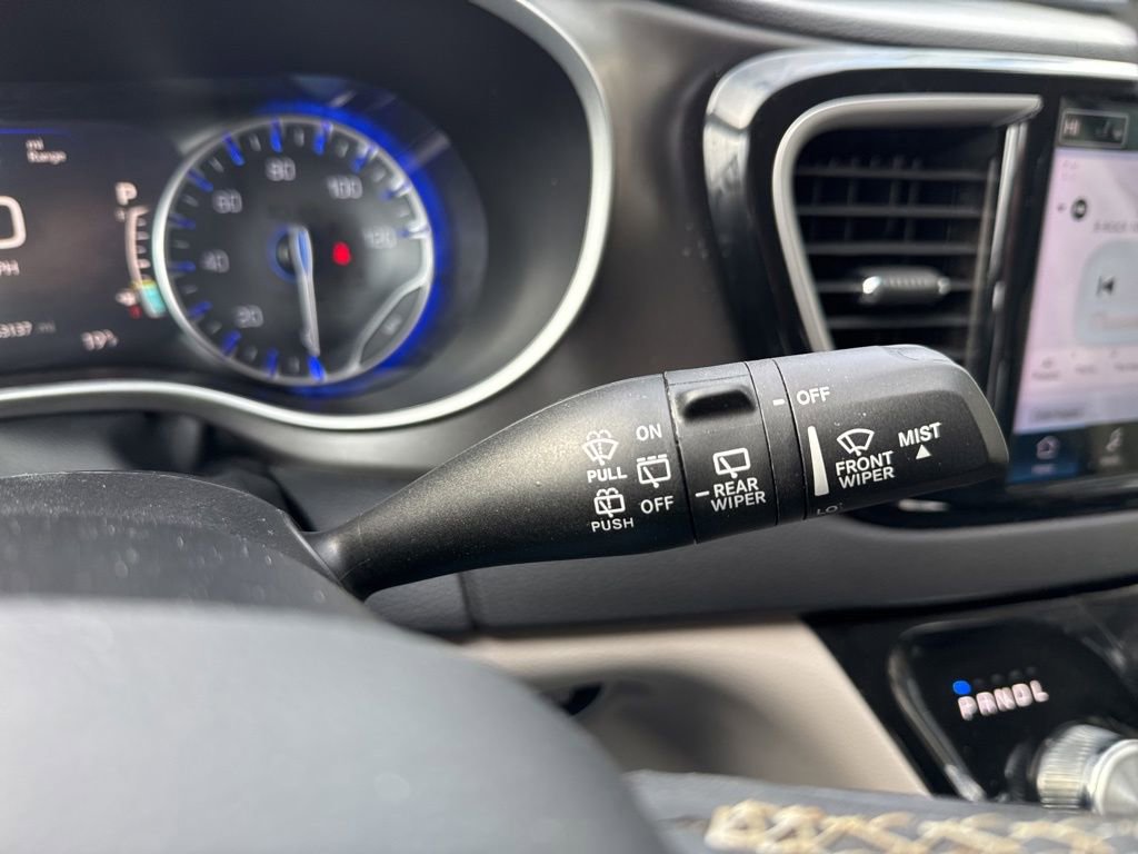 Used 2024 Chrysler Pacifica Touring-L image 41