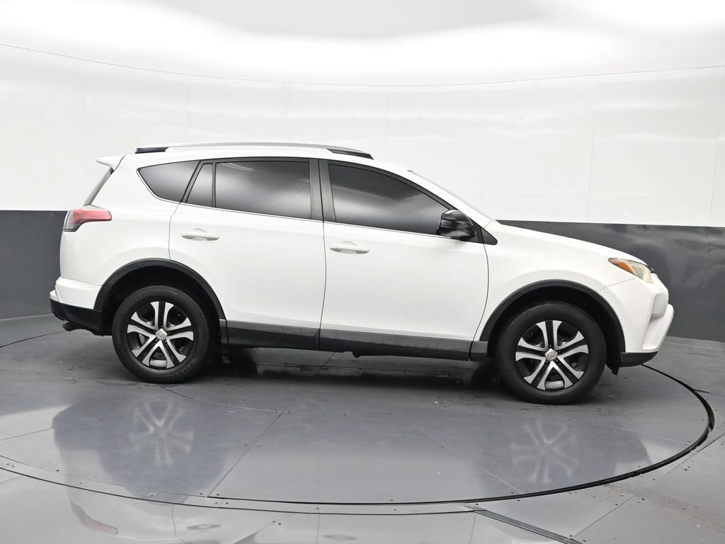 Used 2018 Toyota RAV4 LE FWD image 7