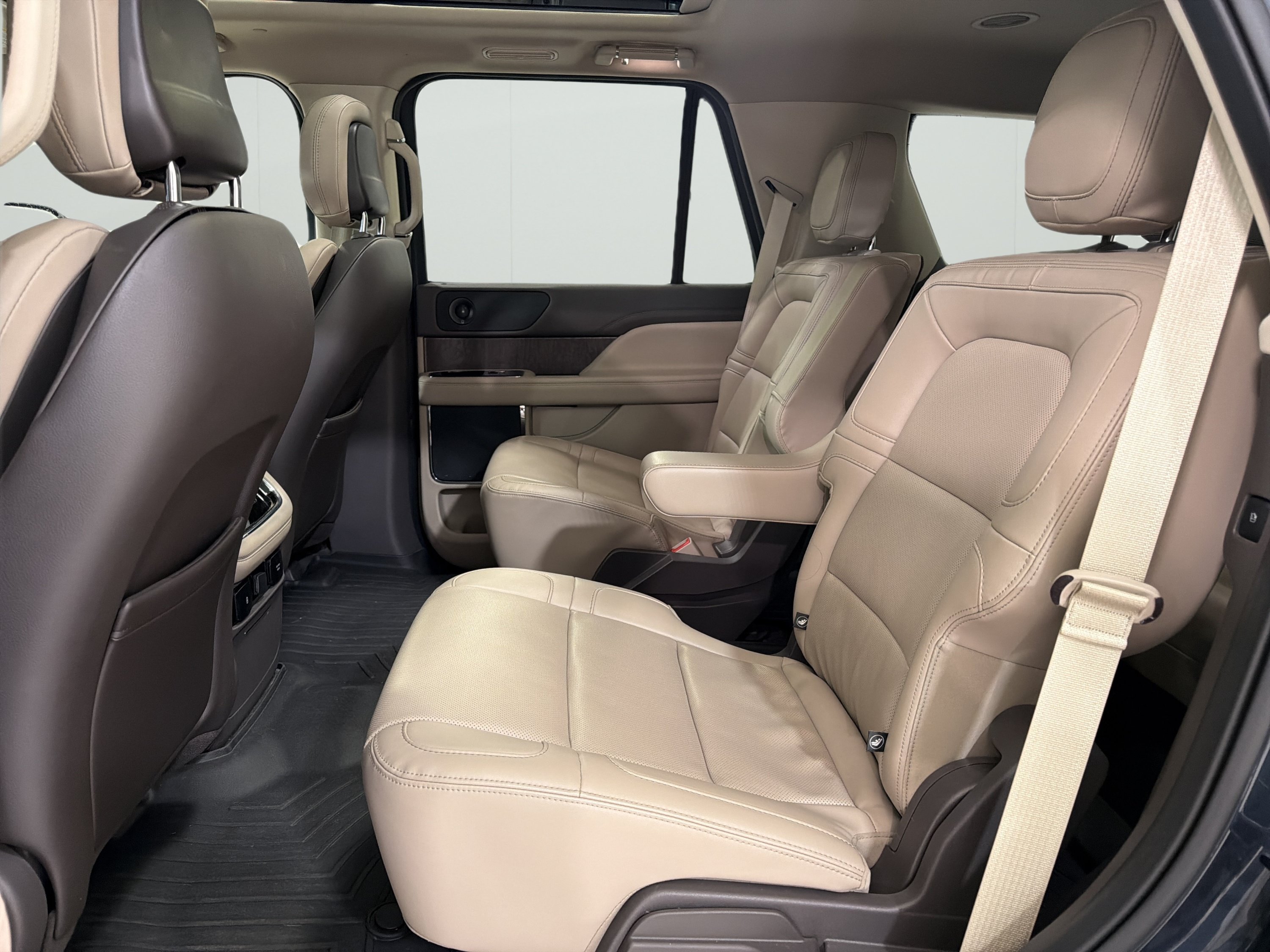 Used 2022 Lincoln Navigator 2WD image 10