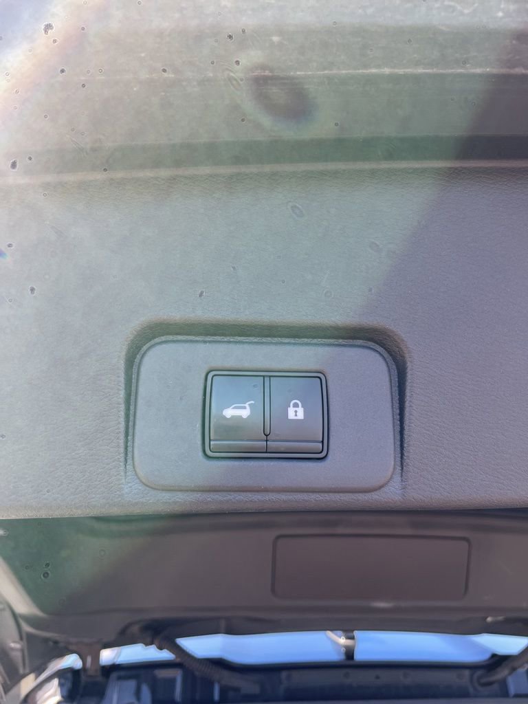 Used 2022 Nissan Rogue Platinum w/ Head-Up Display Package image 16