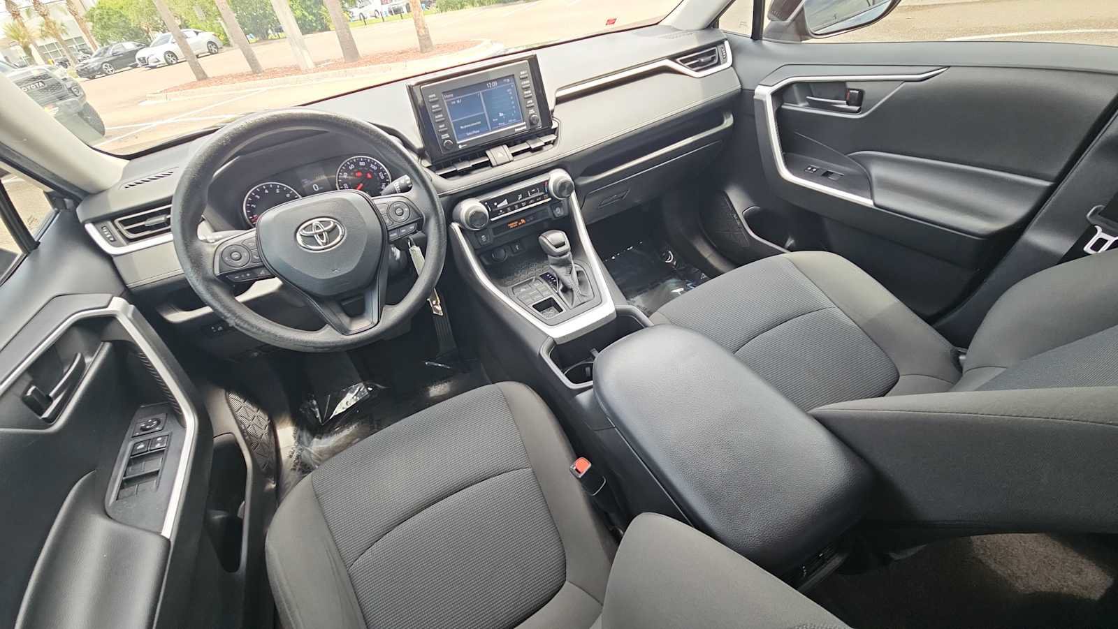 Used 2022 Toyota RAV4 LE AWD/4WD image 22