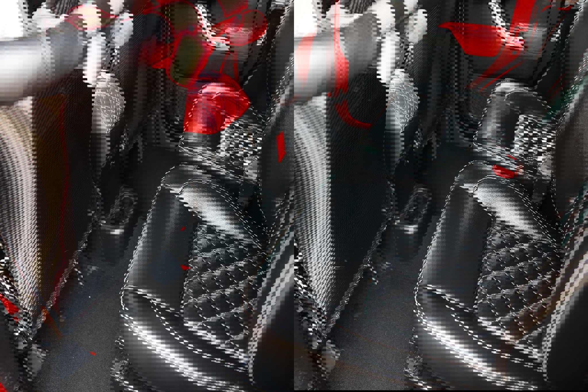 Used 2016 Jeep Wrangler Unlimited Rubicon w/ Connectivity Group image 13