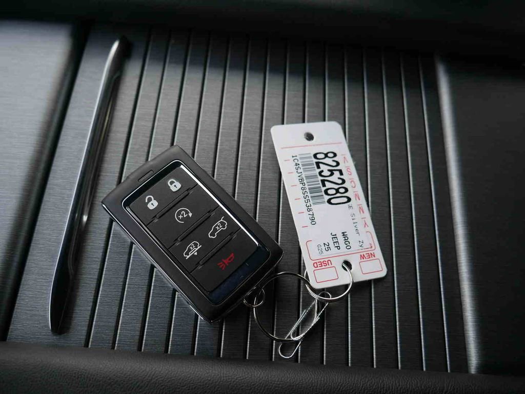 New 2025 Jeep Wagoneer Series II w/ Convenience Group I AWD/4WD image 34