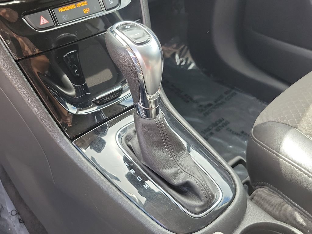 Used 2020 Buick Encore Preferred FWD image 29