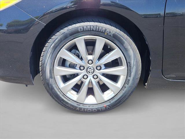 Used 2017 Toyota Camry XLE w/ Moonroof Package FWD image 29