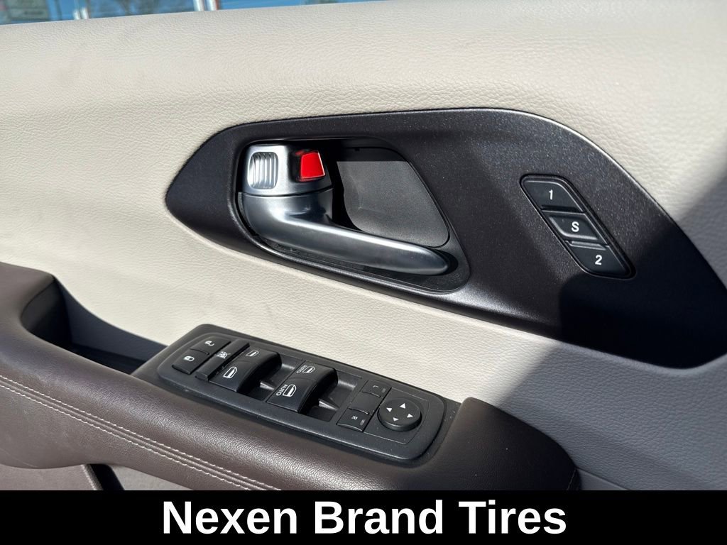 Used 2020 Chrysler Pacifica Touring-L w/ Tire & Wheel Group image 16