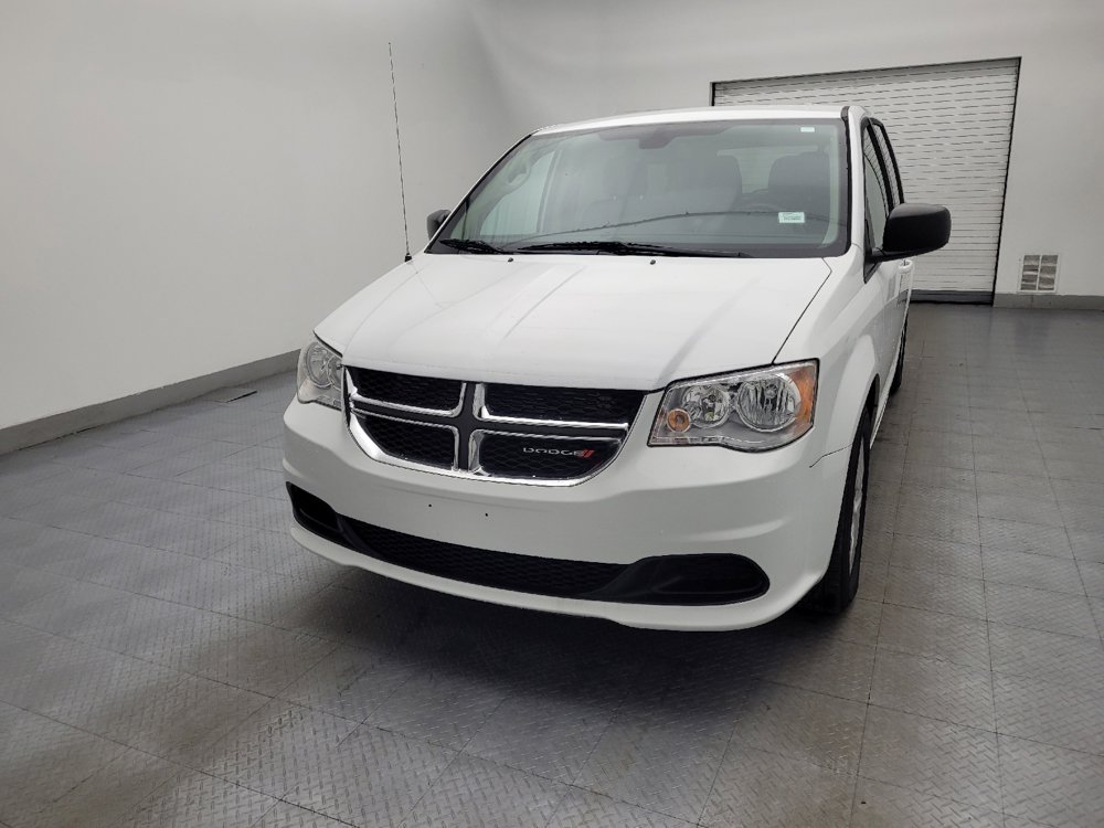 Used 2018 Dodge Grand Caravan SE w/ UConnect Hands-Free Group image 15