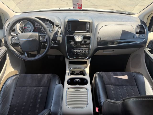 Used 2015 Chrysler Town & Country Limited FWD image 16