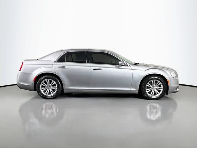 Used 2017 Chrysler 300 Touring w/ Value Package RWD image 9