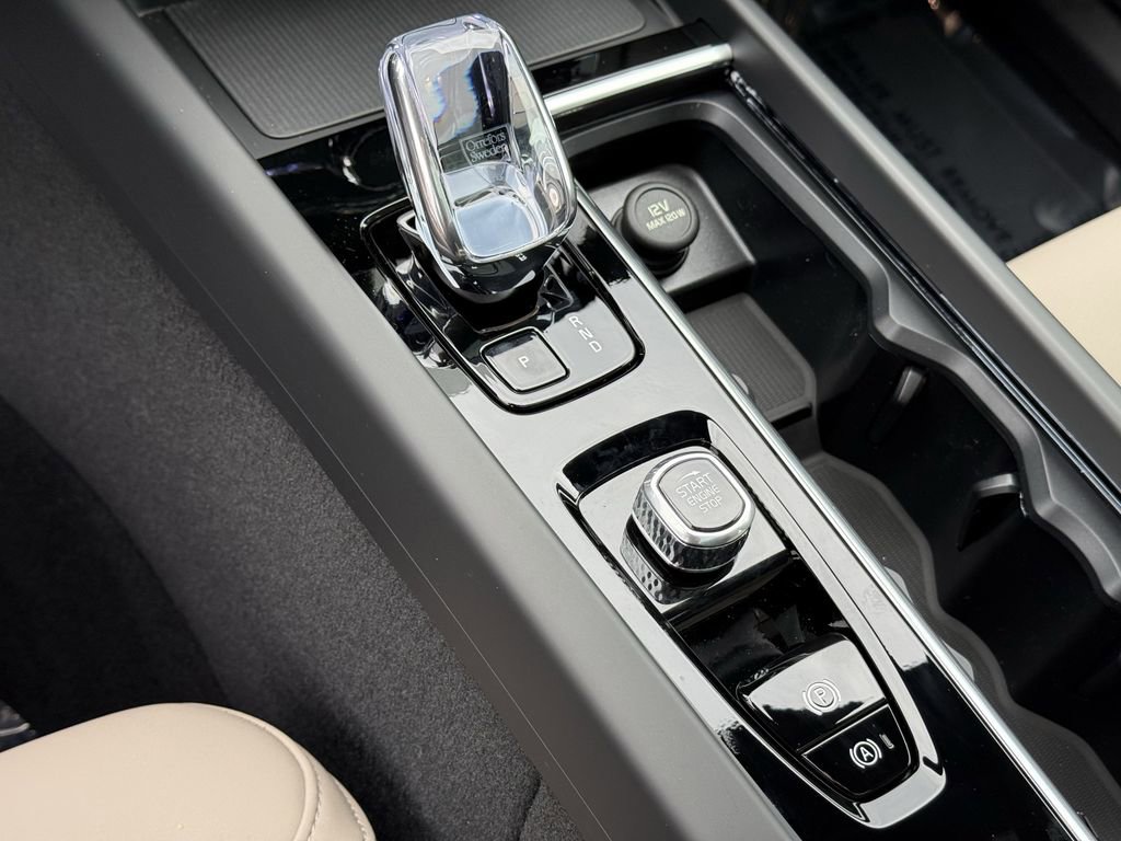 New 2026 Volvo XC60 B5 Core w/ Climate Package image 23