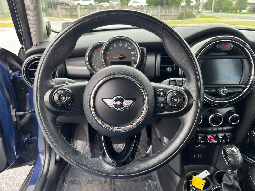 Used 2017 MINI Cooper 4-Door Hardtop FWD image 16