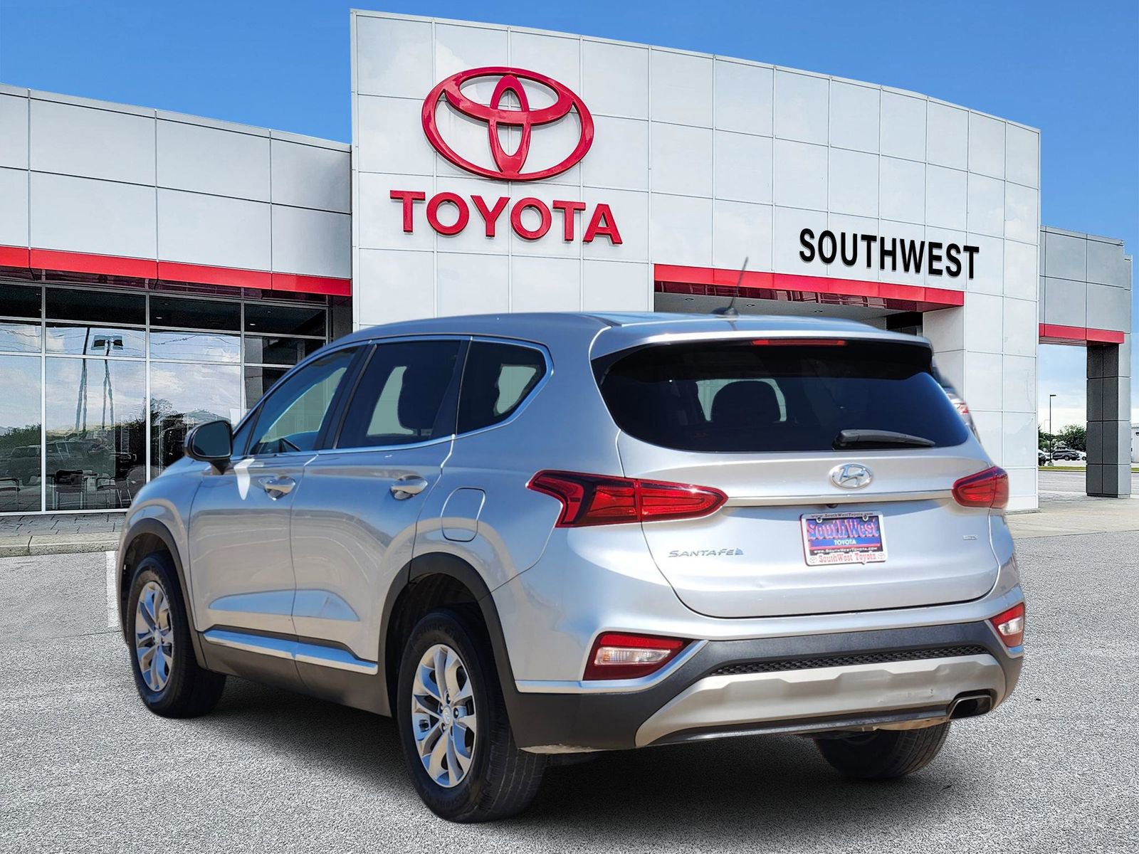 Used 2020 Hyundai Santa Fe SE image 4