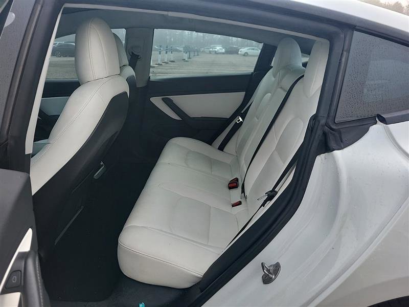 Used 2021 Tesla Model 3 Standard Range Plus image 8