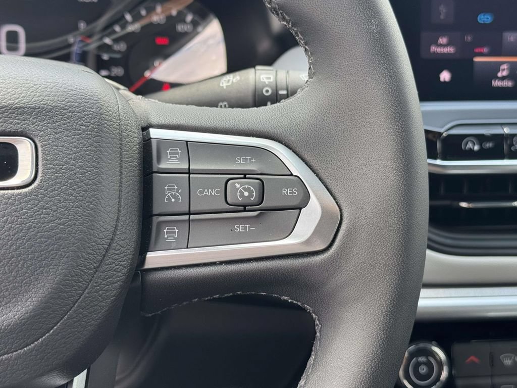Used 2026 Jeep Compass Limited AWD/4WD image 22