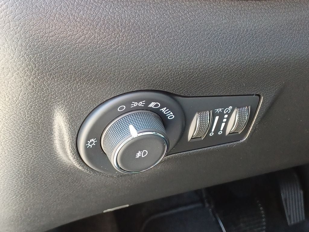 Used 2025 Jeep Compass Limited w/ Elite Group AWD/4WD image 9