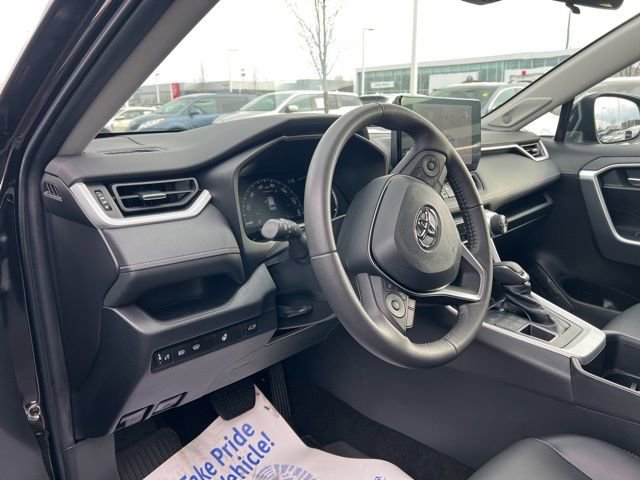 Used 2023 Toyota RAV4 XLE Premium image 9