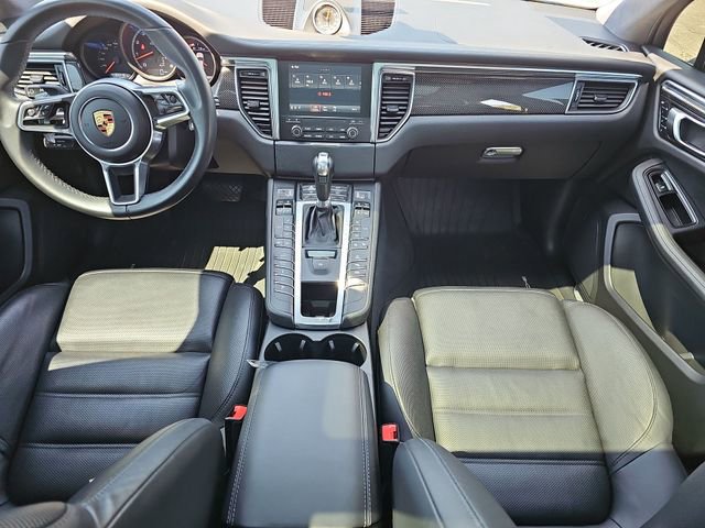 Used 2017 Porsche Macan Turbo AWD/4WD image 19