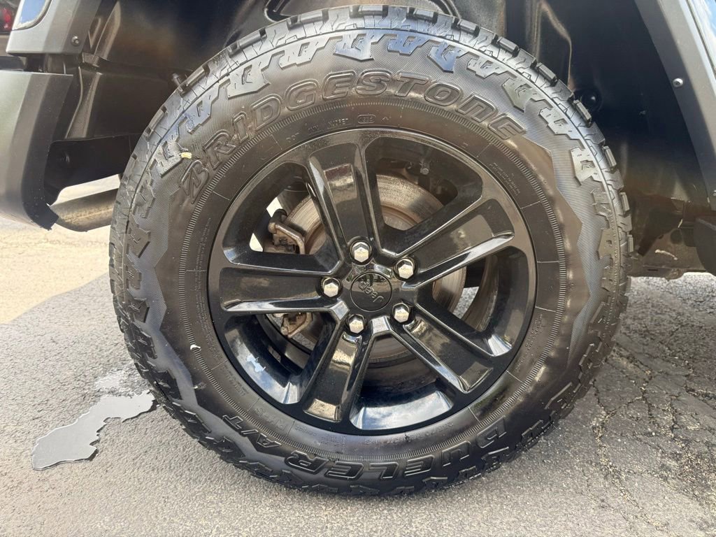 Used 2022 Jeep Wrangler Unlimited Sahara AWD/4WD image 48