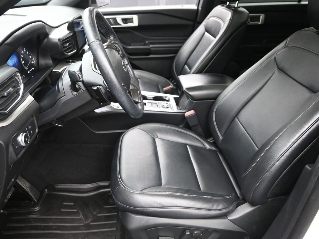 Used 2020 Ford Explorer XLT w/ Equipment Group 202A image 18
