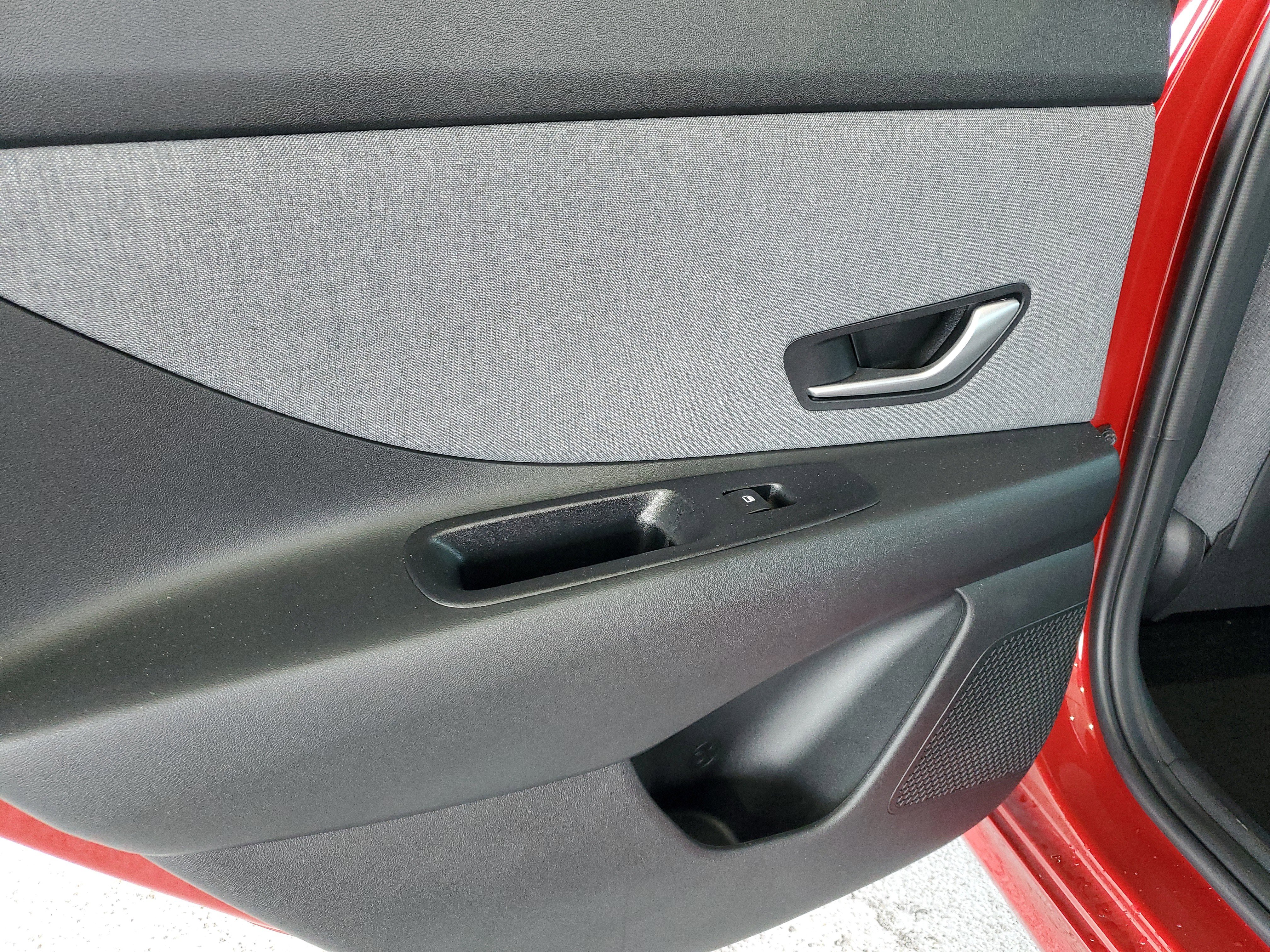 Used 2025 Hyundai Elantra Limited FWD image 14