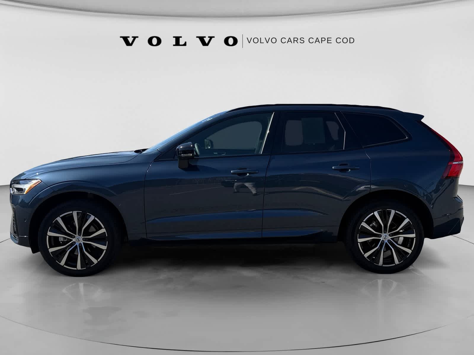Used 2024 Volvo XC60 B5 Plus w/ Climate Package AWD/4WD image 4