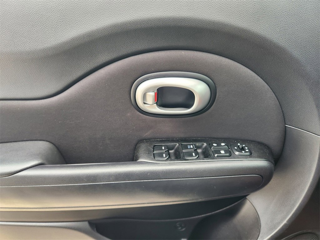 Used 2015 Kia Soul image 24