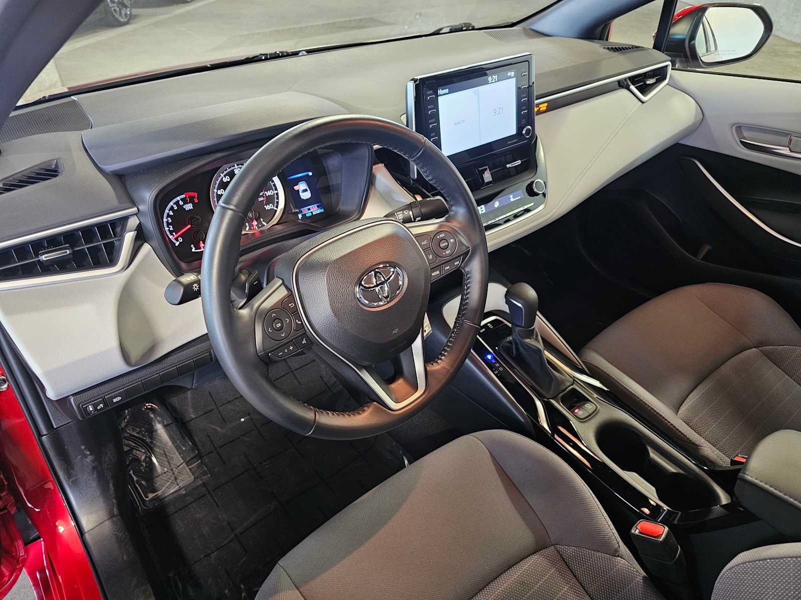Used 2021 Toyota Corolla SE FWD image 2